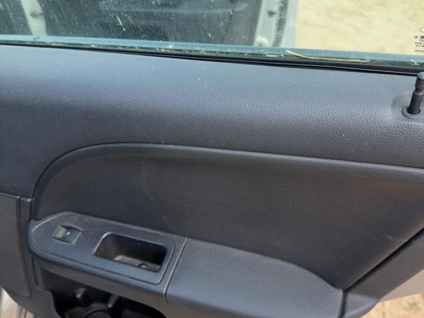 05-07 Fivehundred Passenger Rear Door Trim Panel With Switches Back Black Hw — photo 5