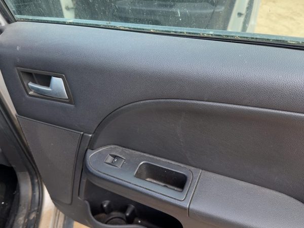 05-07 Fivehundred Passenger Rear Door Trim Panel With Switches Back Black Hw — photo 7