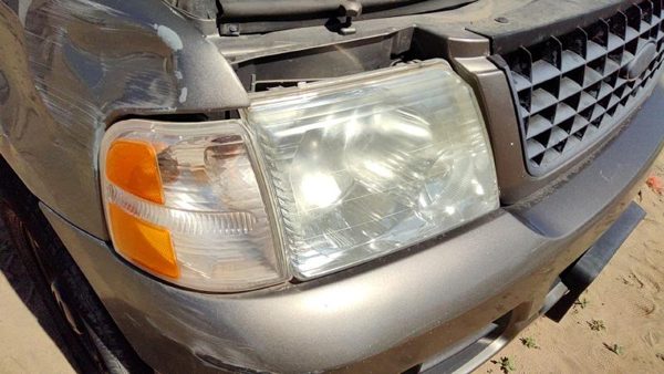 2005 Ford Explorer Headlamp Assembly RH — photo 6