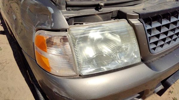 2005 Ford Explorer Headlamp Assembly RH — photo 5