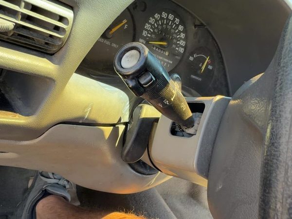 1995-2001 Chevy Lumina Steering Column Assembly OEM Shale 92B Automatic 26040439 — photo 3