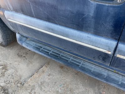2000-2006 Chevy Suburban Driver Left Front Moulding From Door Oem 15759427