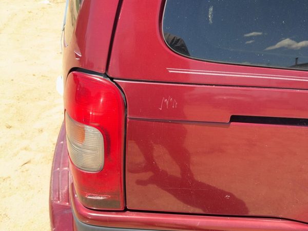 03 Chevy Venture Passenger Right Rear Moulding On Quarter Panel Oem Redfire 72U — photo 3