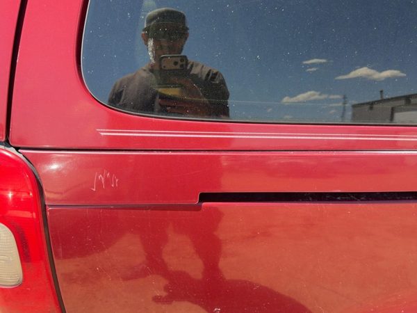 03 Chevy Venture Passenger Right Rear Moulding On Quarter Panel Oem Redfire 72U — photo 4