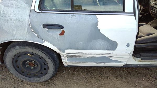 2005 Ford Crown Victoria Rear Door RH White — photo 1