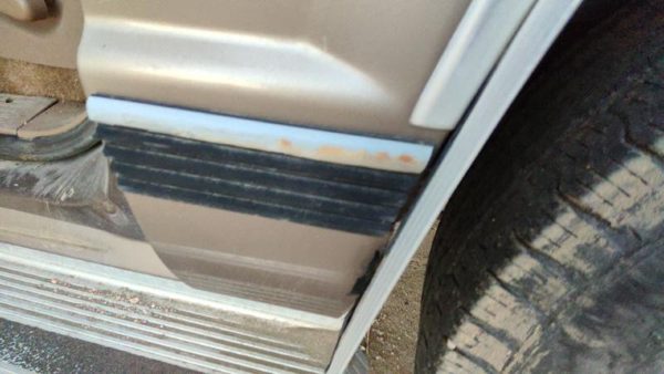 1994 Chevy Suburban Driver Left Rear Moulding On Quarter Panel Oem — photo 2