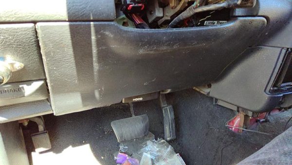 2004 05 Dodge Ram 1500 Lower Dash Under Column Knee Bolster Trim Panel Oem Black — photo 1