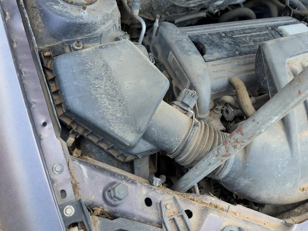 05-08 Cobalt Complete Air Intake Cleaner Filter Box Housing With Tube Oem 2.2L — photo 9