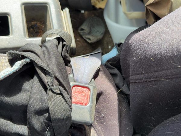 1987-1988 Toyota FX Driver Left Front Seat Belt Buckle Receiver OEM Gray — photo 2