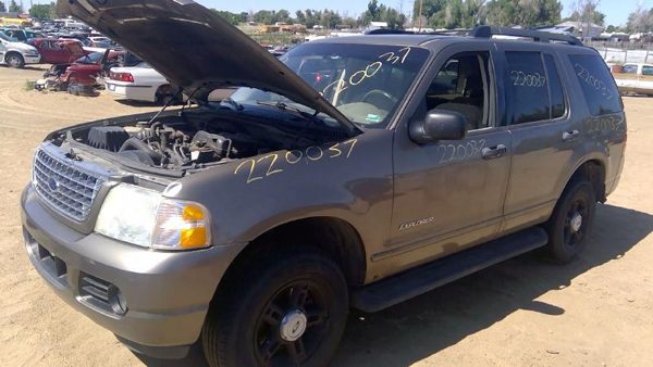 2005 Ford Explorer — vehicle photo 3