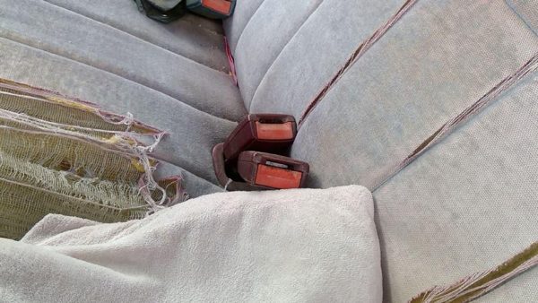 1988 Gmc Sierra 2500 Driver Left Front Seat Belt Buckle Receiver Oem Red — photo 1