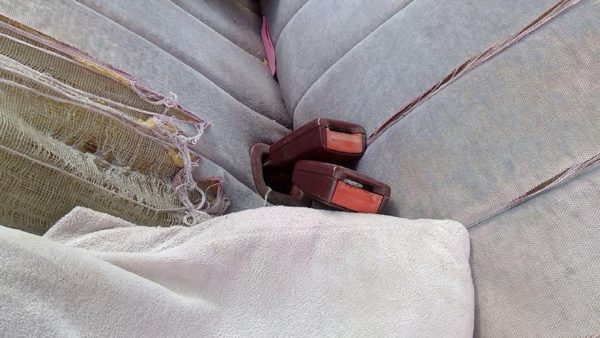 1988 Gmc Sierra 2500 Driver Left Front Seat Belt Buckle Receiver Oem Red — photo 5