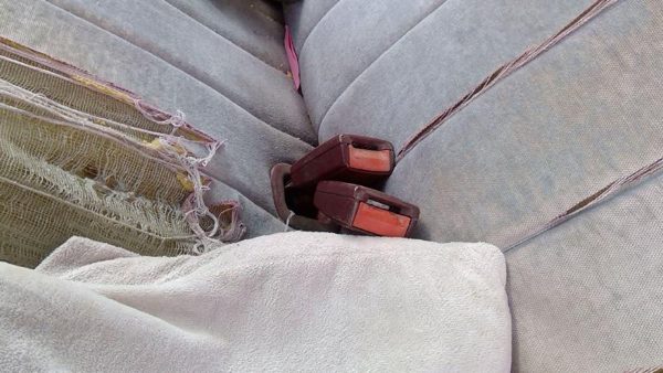 1988 Gmc Sierra 2500 Driver Left Front Seat Belt Buckle Receiver Oem Red — photo 4