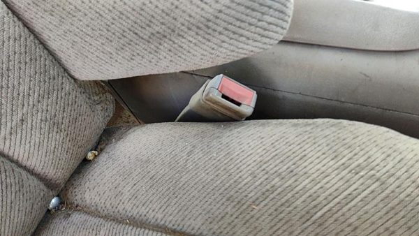 96-00 Silverado 2500 Passenger Right Front Seat Belt Buckle Receiver Oem Tan 52D — photo 3