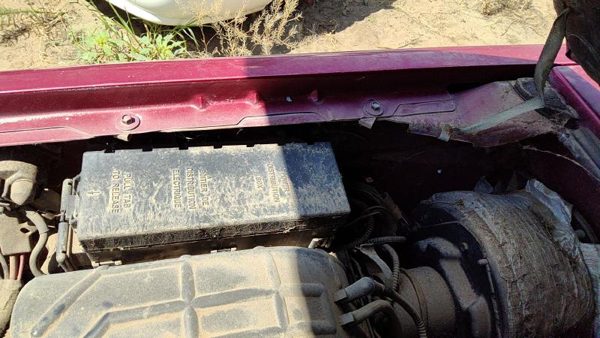 1994 Ford Explorer Engine Fuse Box 4.0L — photo 2