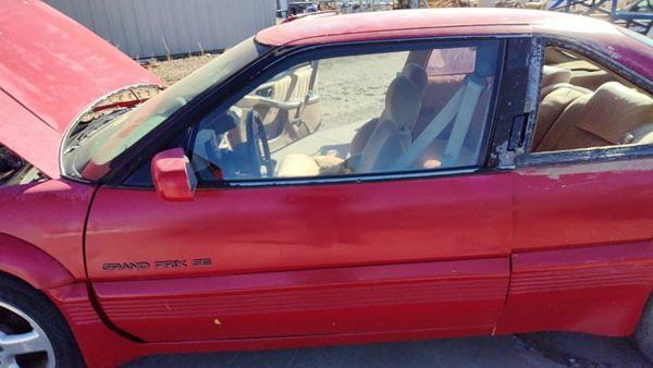 1993 Pontiac Grand Prix Driver Left Front Door 2 Door Red LH 12504873 — photo 3