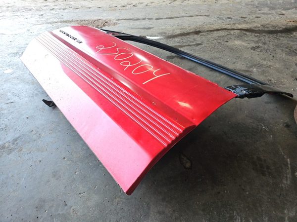 1993 Pontiac Grand Prix Driver Left Front Door 2 Door Red LH 12504873 — photo 2