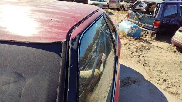 1993 Pontiac Grand Prix Driver Left Front Door 2 Door Red LH 12504873 — photo 4