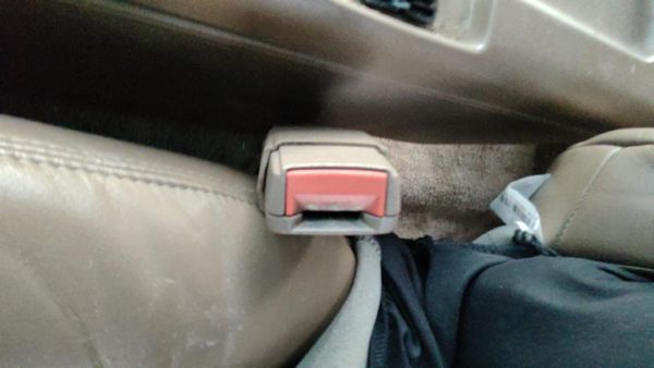 1994 Chevy Suburban Driver Left Front Seat Belt Buckle Receiver Oem Tan — photo 4