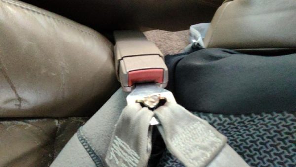 1994 Chevy Suburban Driver Left Front Seat Belt Buckle Receiver Oem Tan — photo 5