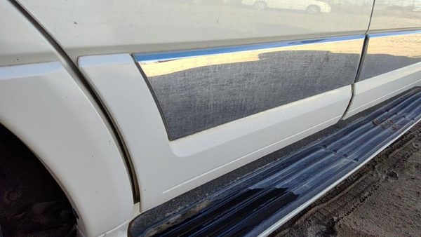 07-14 Navigator Passenger Right Rear Moulding From Door Back Pv White Chocolate — photo 2