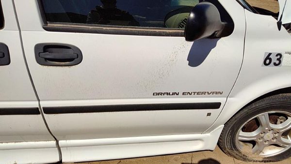 2007 Chevy Uplander Front Door RH White 50U — photo 2