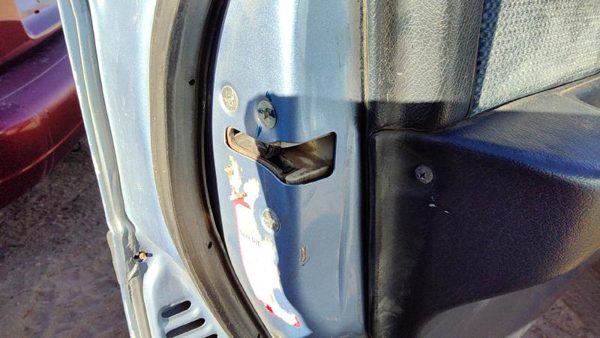 1988-1989 Honda Civic Driver Left Front Door Latch With Rods/Cables Oem — photo 1