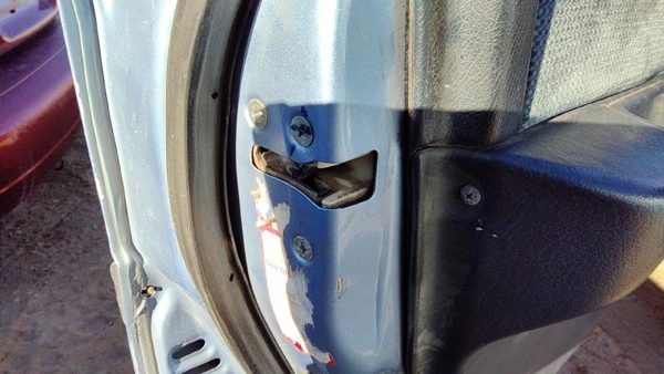 1988-1989 Honda Civic Driver Left Front Door Latch With Rods/Cables Oem — photo 2