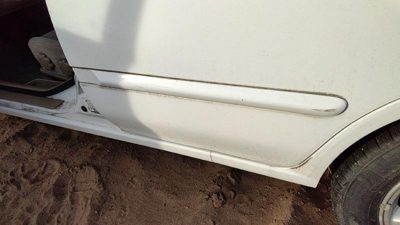 00-03 Sentra Driver Left Rear Moulding From Door Back Trim Strip White Qm1