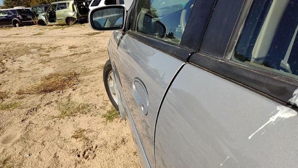 2000 Chevrolet Malibu Front Door LH 17U Silvermist Hail — photo 4