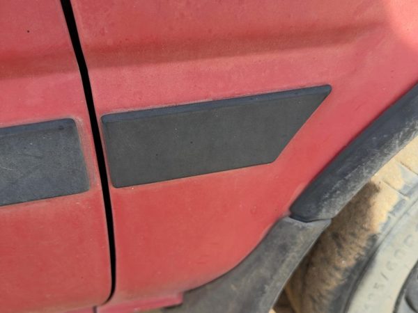 1987-1988 Toyota FX Passenger Right Moulding From Fender OEM Trim Strip — photo 2