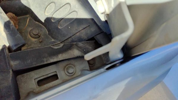 2006 Chevrolet Cobalt Hood Hinge RH Chevy 95U Ultra Silver Complete Pair LH RH — photo 2