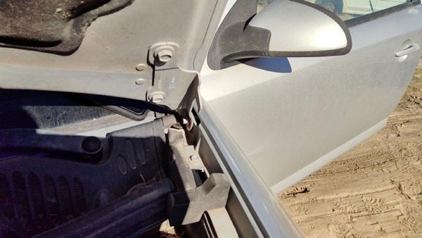 2006 Chevrolet Cobalt Hood Hinge RH Chevy 95U Ultra Silver Complete Pair LH RH — photo 1