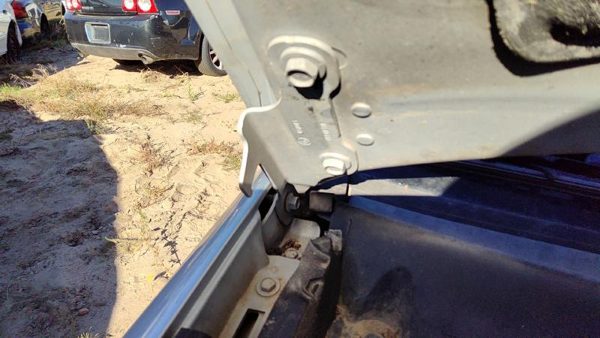 2006 Chevrolet Cobalt Hood Hinge RH Chevy 95U Ultra Silver Complete Pair LH RH — photo 4