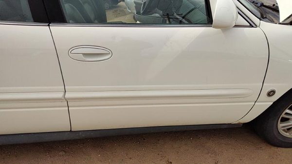 2004 Buick LeSabre Front Door RH White 40U — photo 4