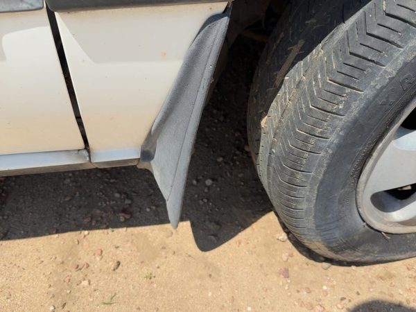 1988-1989 Honda Accord LX Sedan Passenger Right Front Fender Mudflap OEM — photo 1