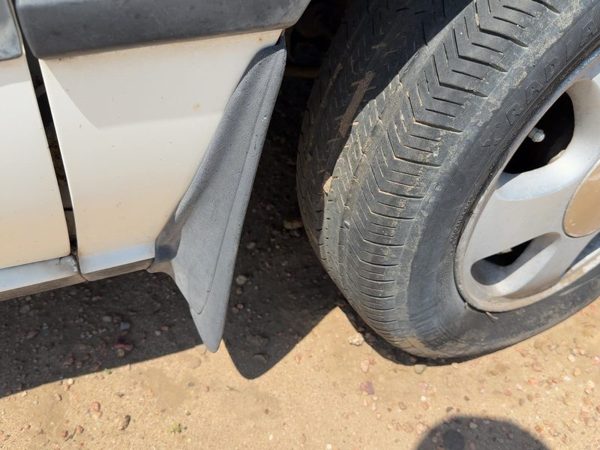 1988-1989 Honda Accord LX Sedan Passenger Right Front Fender Mudflap OEM — photo 2
