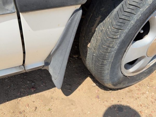 1988-1989 Honda Accord LX Sedan Passenger Right Front Fender Mudflap OEM — photo 4