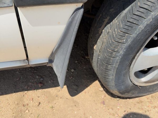 1988-1989 Honda Accord LX Sedan Passenger Right Front Fender Mudflap OEM — photo 3