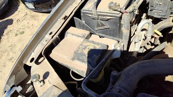 98-02 Ford Expedition Windshield Washer Fluid Reservoir With Pump Oem Wiper Tank — photo 3