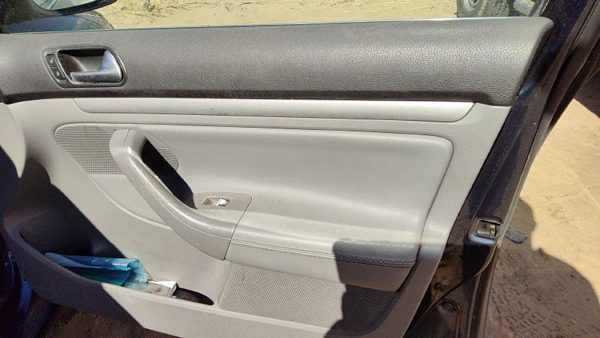 2006 Vw Jetta Passenger Right Front Inside Door Trim Panel Only Oem Gray — photo 5