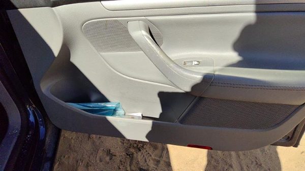 2006 Vw Jetta Passenger Right Front Inside Door Trim Panel Only Oem Gray — photo 8