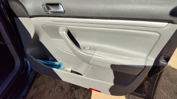 2006 Vw Jetta Passenger Right Front Inside Door Trim Panel Only Oem Gray — photo 10