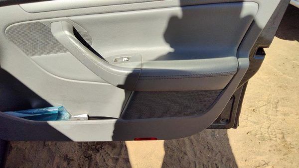 2006 Vw Jetta Passenger Right Front Inside Door Trim Panel Only Oem Gray — photo 9