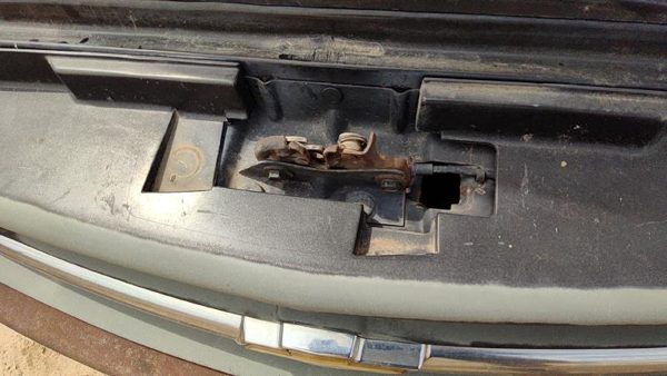 1998-2004 S10 Pickup Hood Latch Assembly With Bracket Oem — photo 1