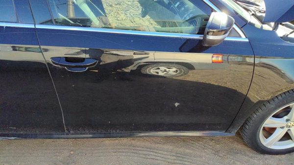 2013 Volkswagen Passat Front Door RH Black A1 — photo 3