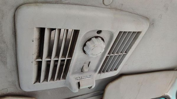96-07 Isuzu Npr Roof Vent Cieling Oem Gray — photo 2