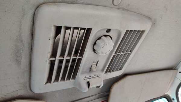 96-07 Isuzu Npr Roof Vent Cieling Oem Gray — photo 1