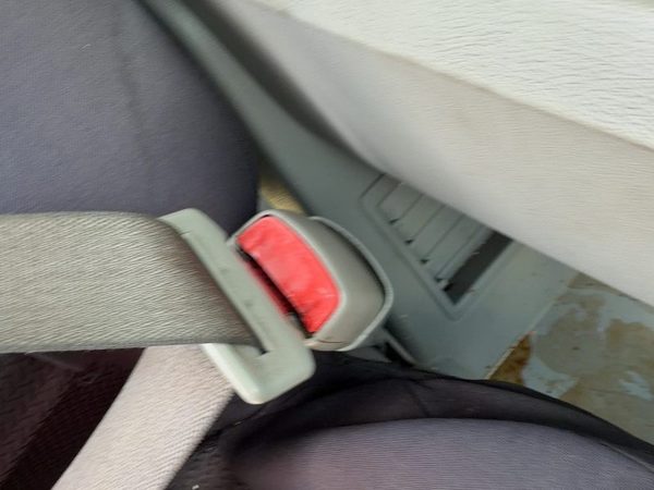 05-06 Equinox Passenger Right Front Seat Belt Buckle Receiver Oem Light Gray 14B — photo 4