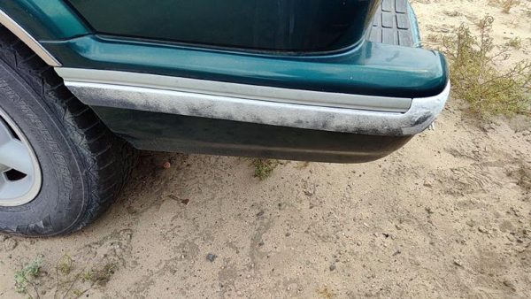 1995-1997 S10 Blazer Driver Left Rear Moulding Bumper End Cap Oem Green — photo 1